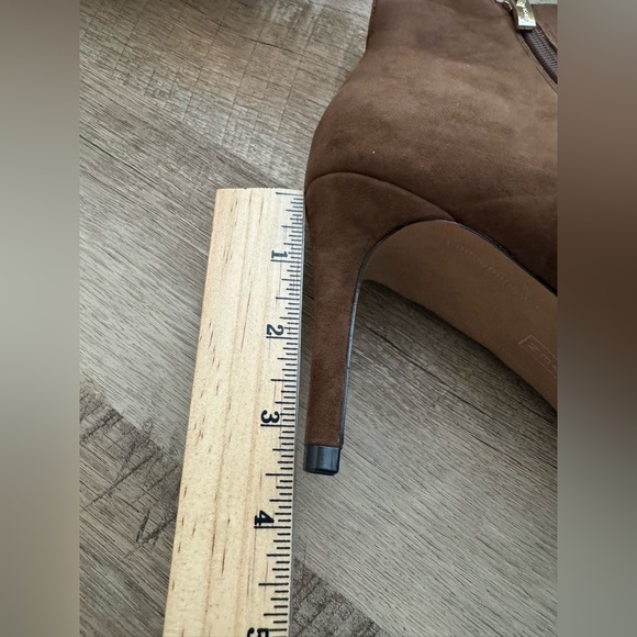 NWOB Steven New York - brown suede bootie with gold tone hardware - Picture 7 of 7